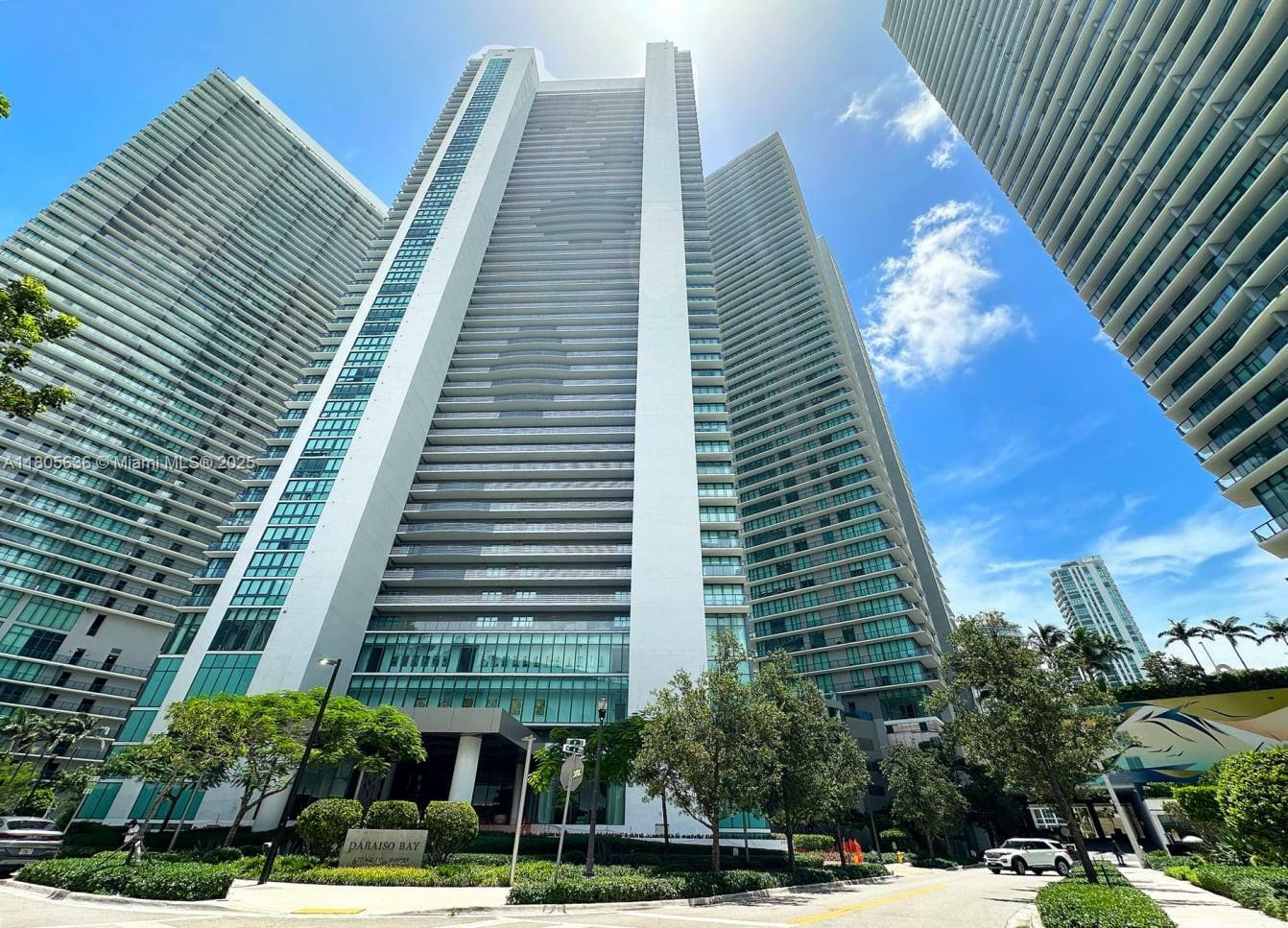 Property Photo: 650 NE 32nd St 4201 FL 33137