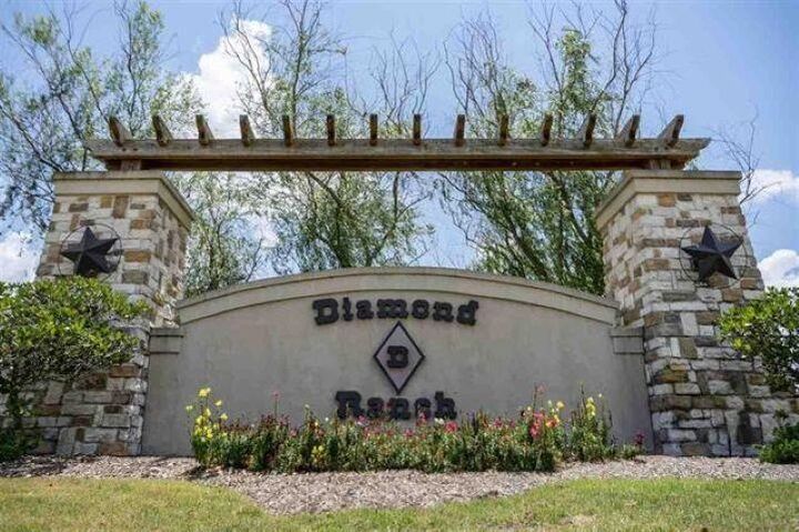 3240 S Pine Island Levee Rd  Beaumont TX 77713 photo