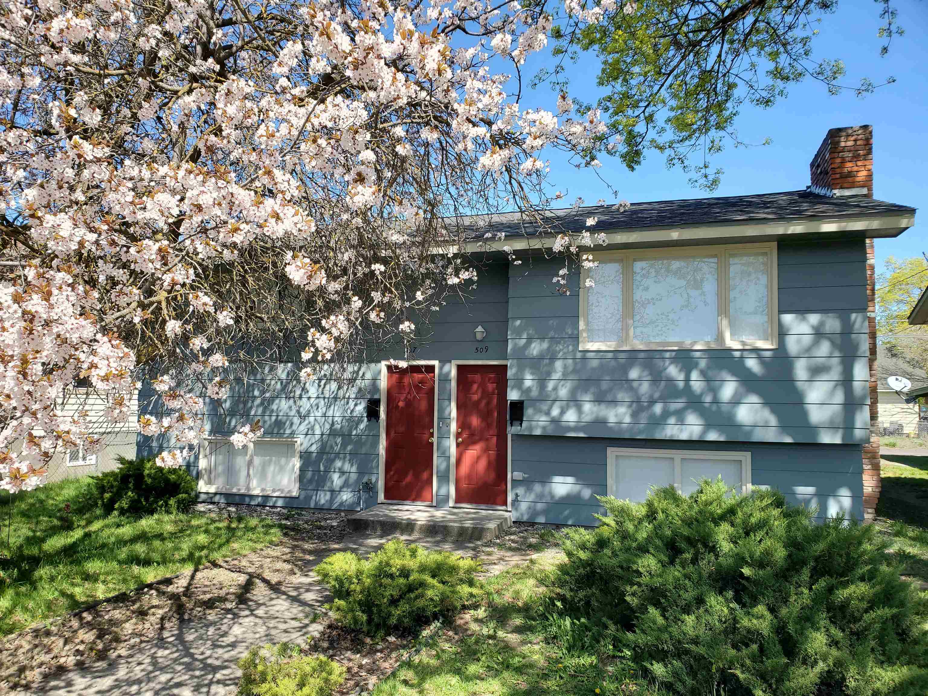 Property Photo: 507 E Longfellow Ave WA 99207