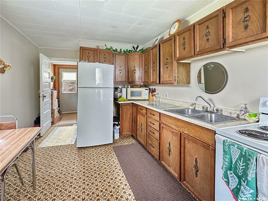Property Photo: 815 Buxton Street SK S0G 2K0