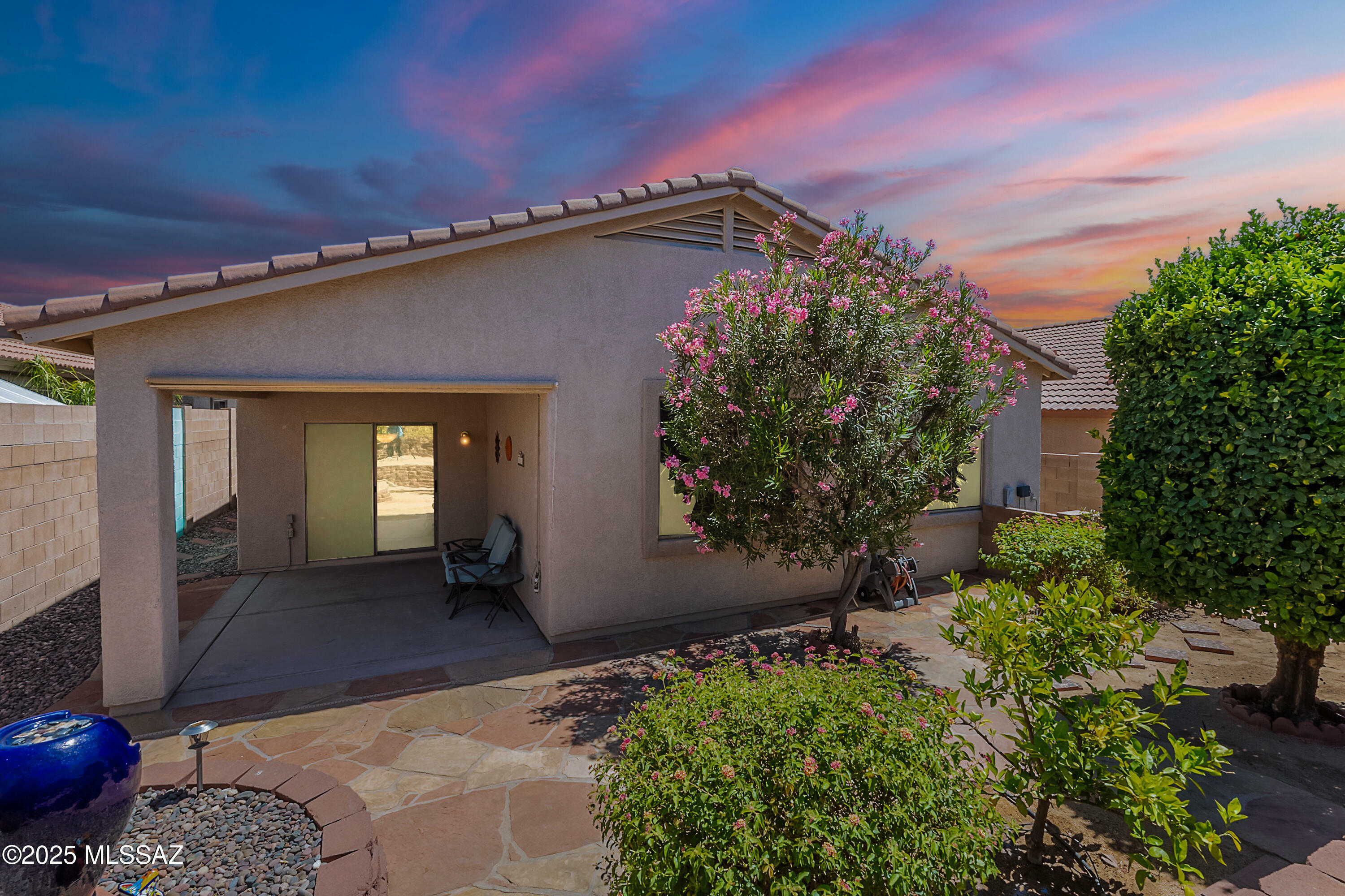 Property Photo: 5590 W Acacia Blossom Place AZ 85658