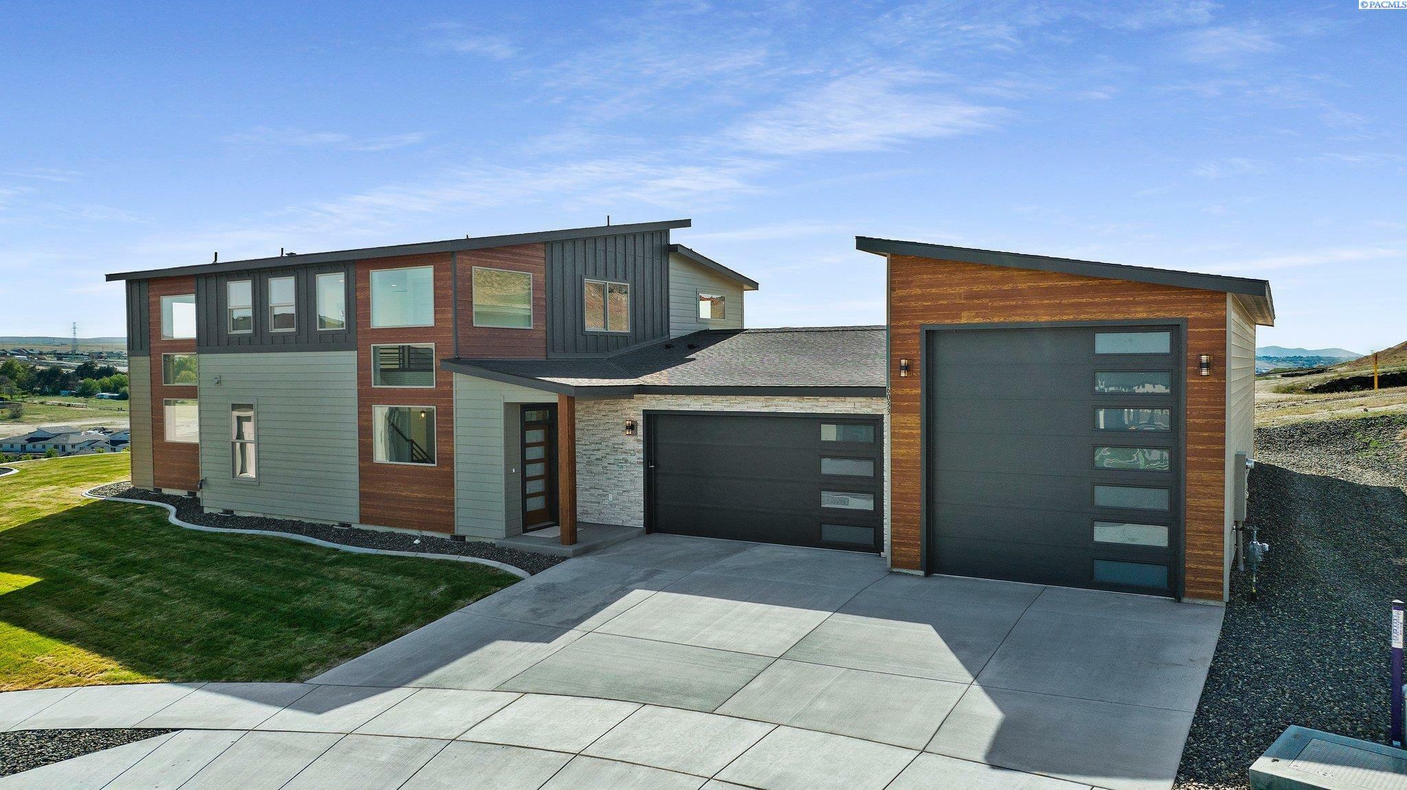 Property Photo: 6033 30th Ave WA 99338