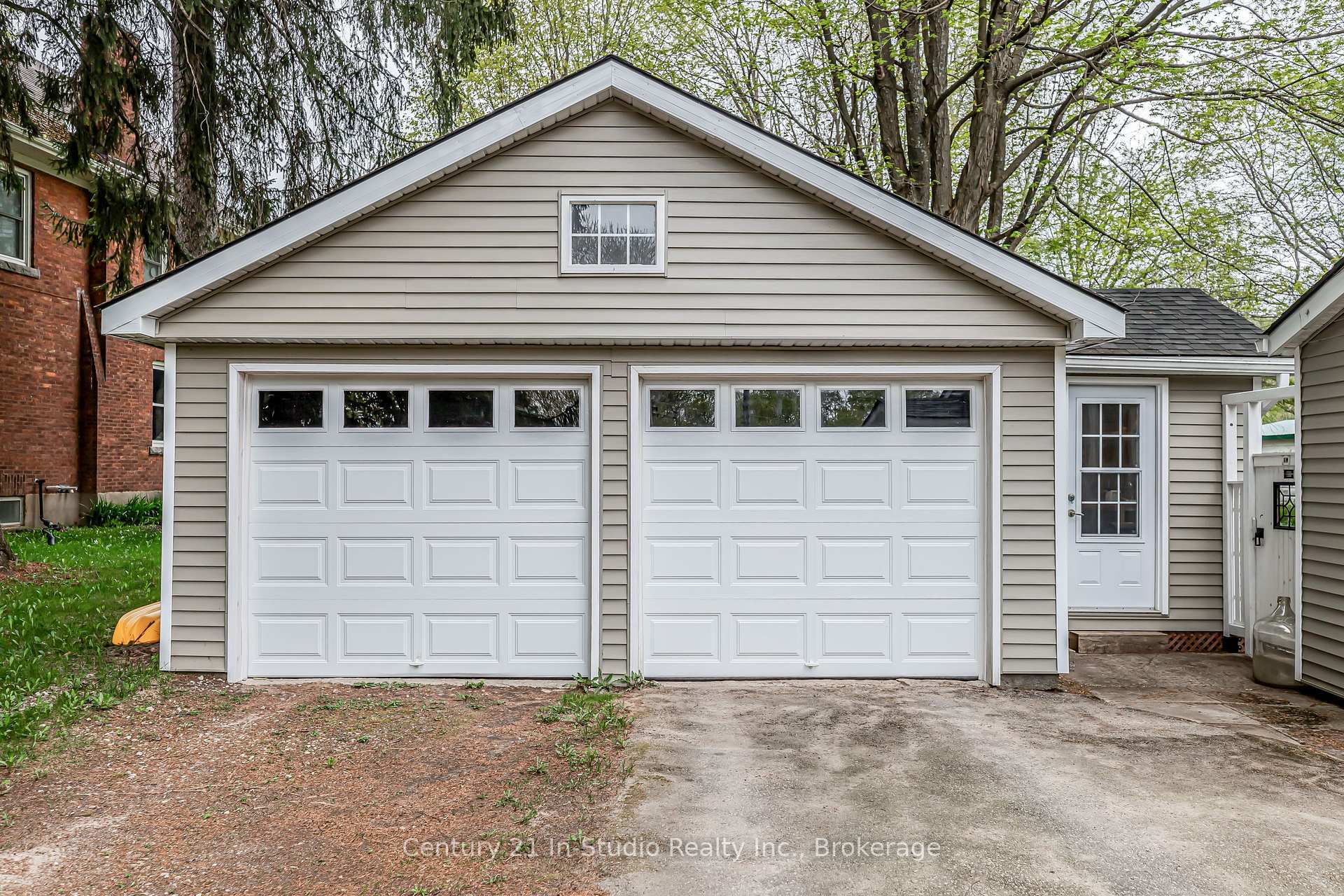 Property Photo:  382 2nd Avenue SE  ON N4K 5T1 