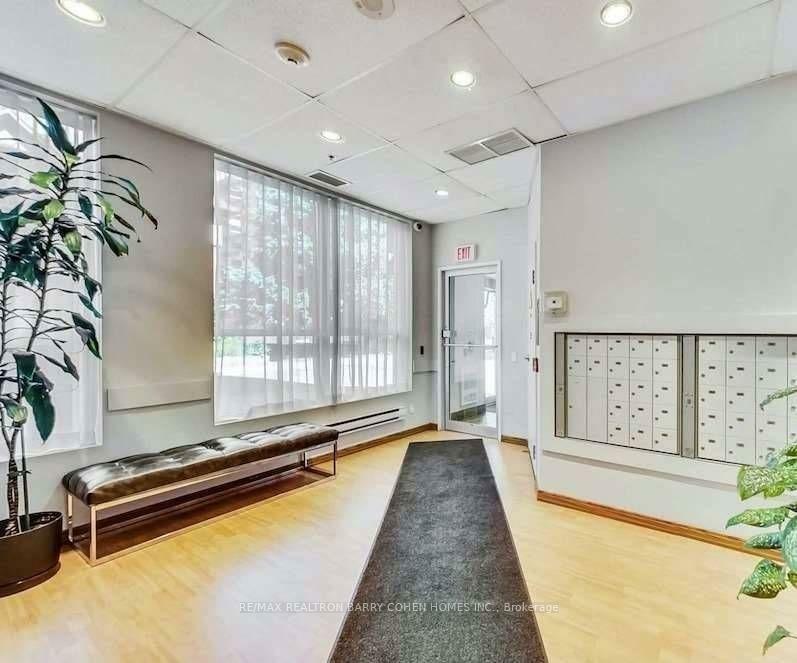 Property Photo:  15 Maplewood Avenue 204  ON M6C 4B4 