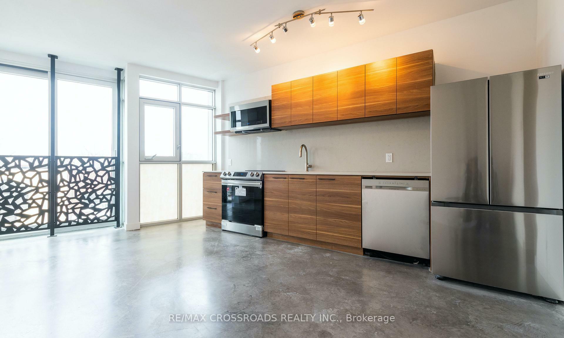 Photo de la propriété: 3333 Dundas Street W ON M6P 2A6