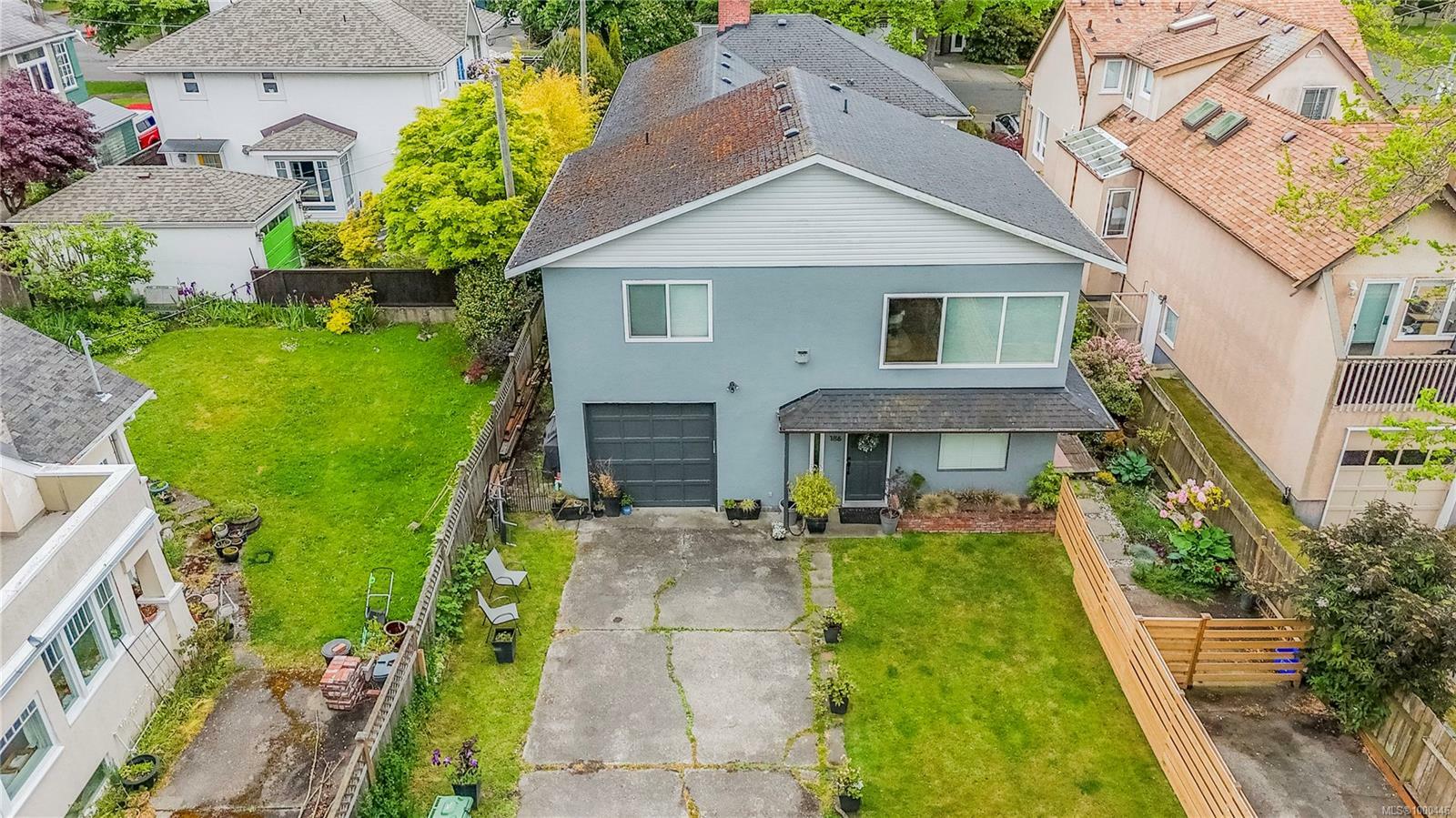 Property Photo: 184-186 St. Charles St BC V8S 3M7