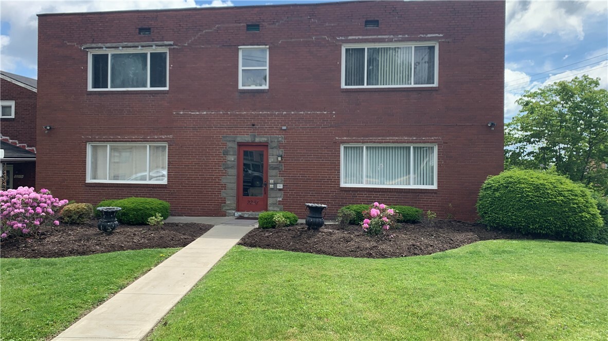 Property Photo:  2237 Broadway Ave  PA 15216 