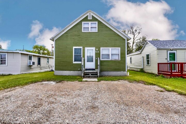 Property Photo:  918 S Lawson St  SD 57401 