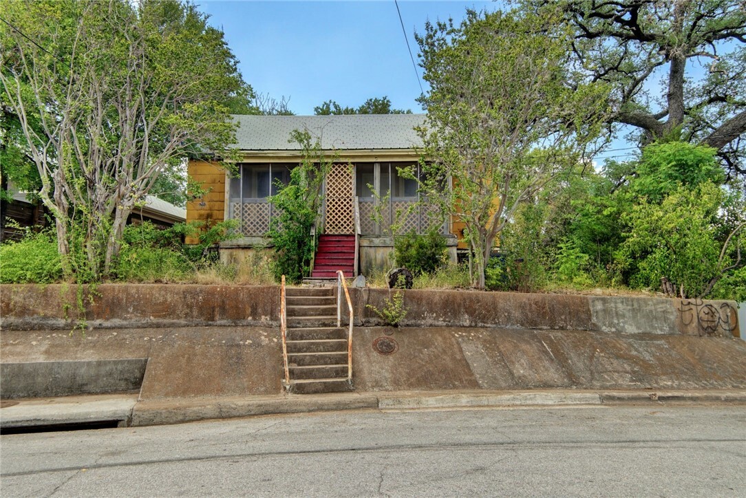 Property Photo: 1001 Catalpa Street TX 78702