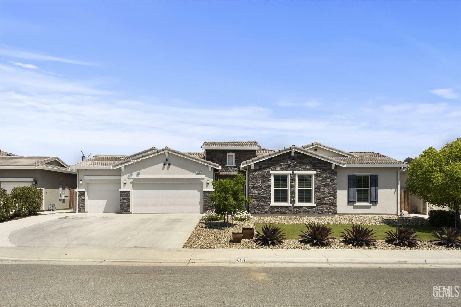 Property Photo: 610 Jacob Creek Drive CA 93314