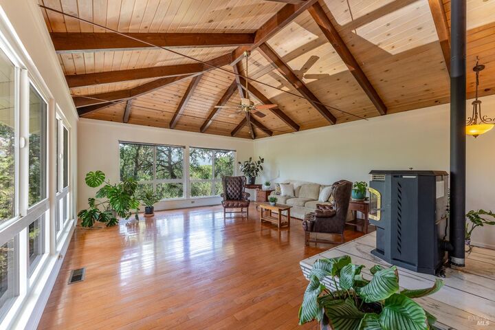 Property Photo:  925 Knob Hill Road  CA 95482 