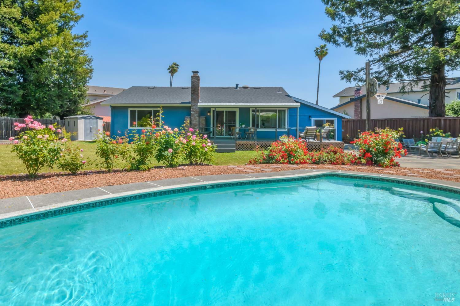 Property Photo: 914 Cottonwood Court CA 94954