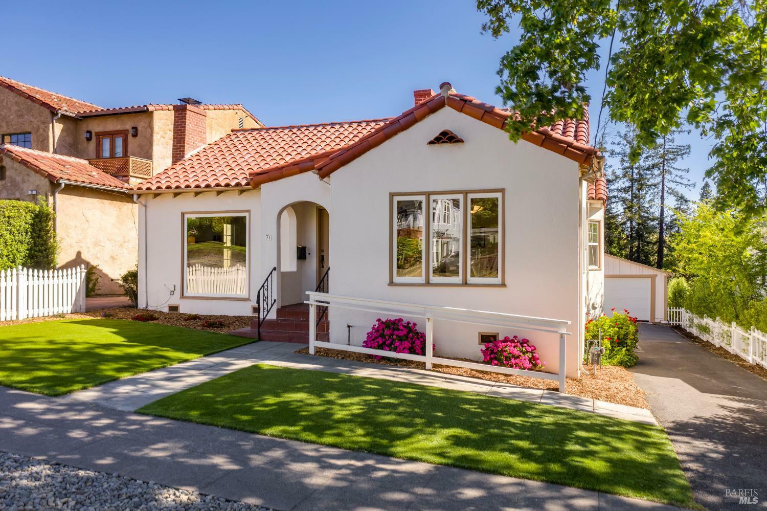 31 Laurel Avenue  Petaluma CA 94952 photo