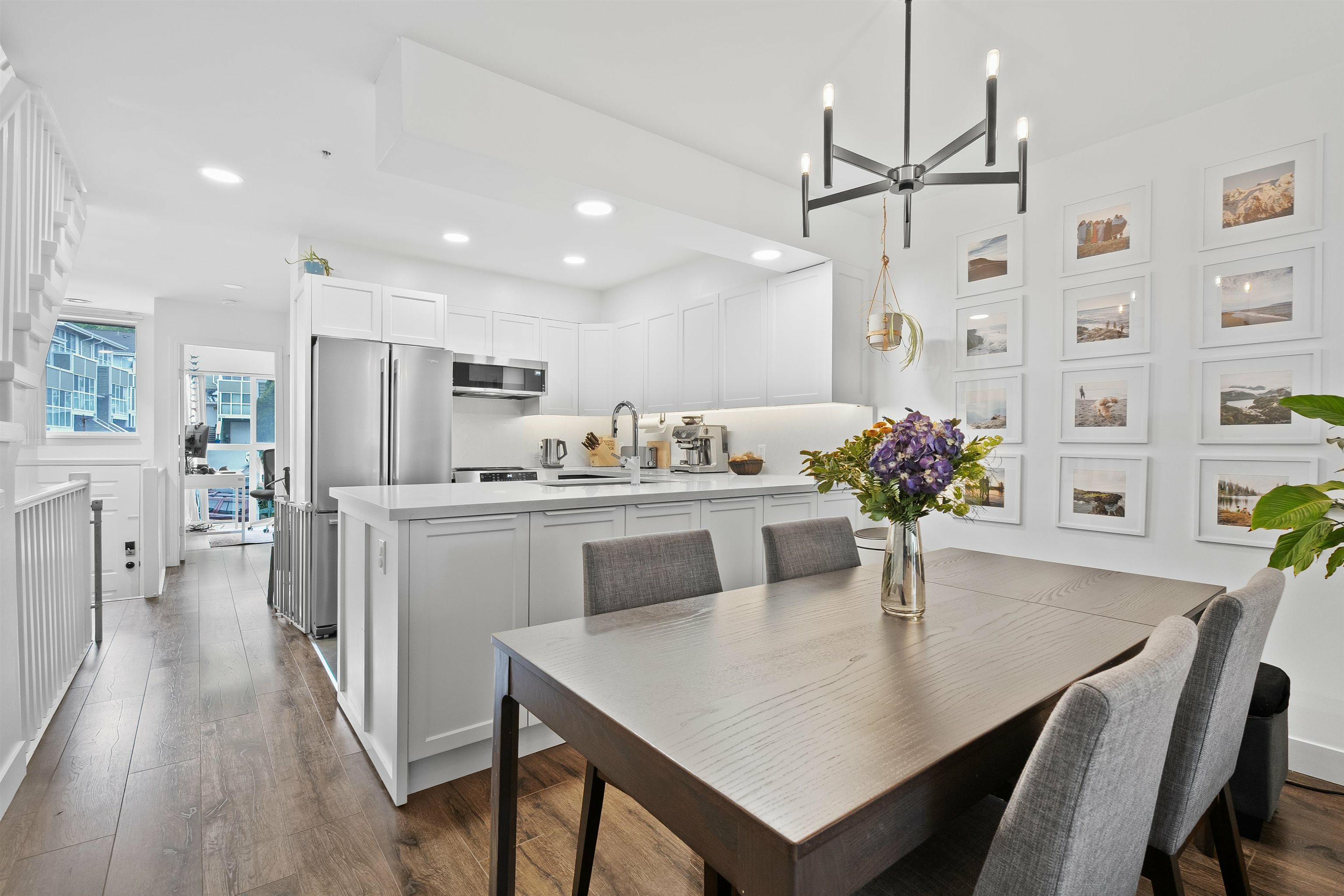 Photo de la propriété: 3372 Cobblestone Avenue BC V5S 4S4