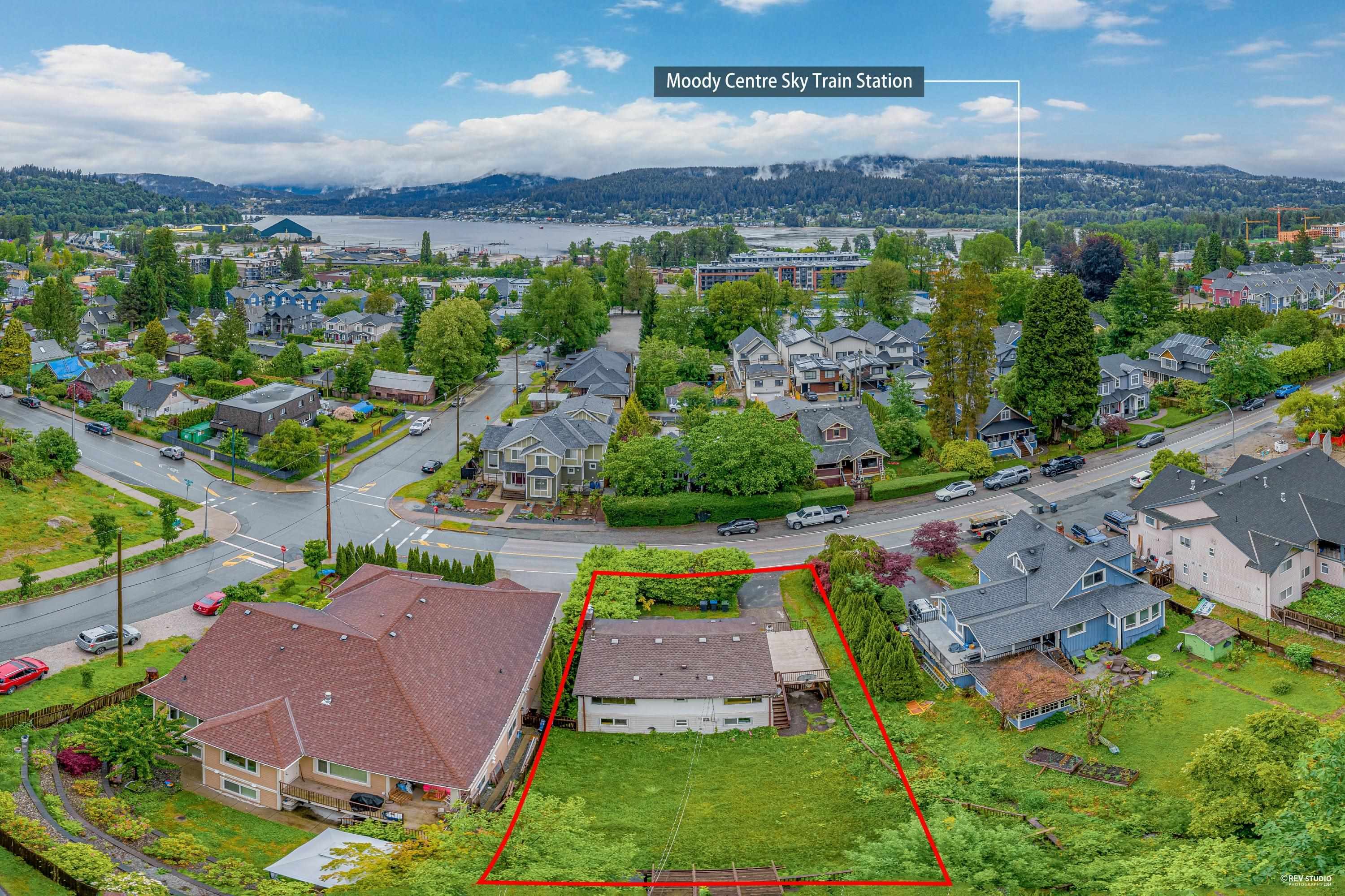 Property Photo: 2705 Henry Street BC V3H 2J8