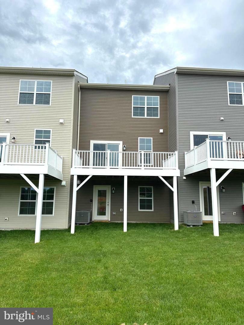 Property Photo: 26 Telluride Way WV 25414