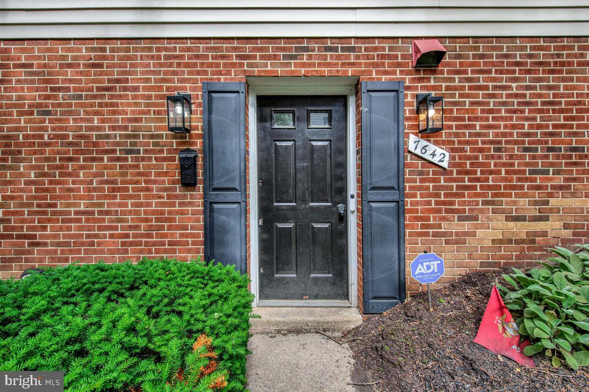 Property Photo: 7642 N Arbory Way 136 MD 20707