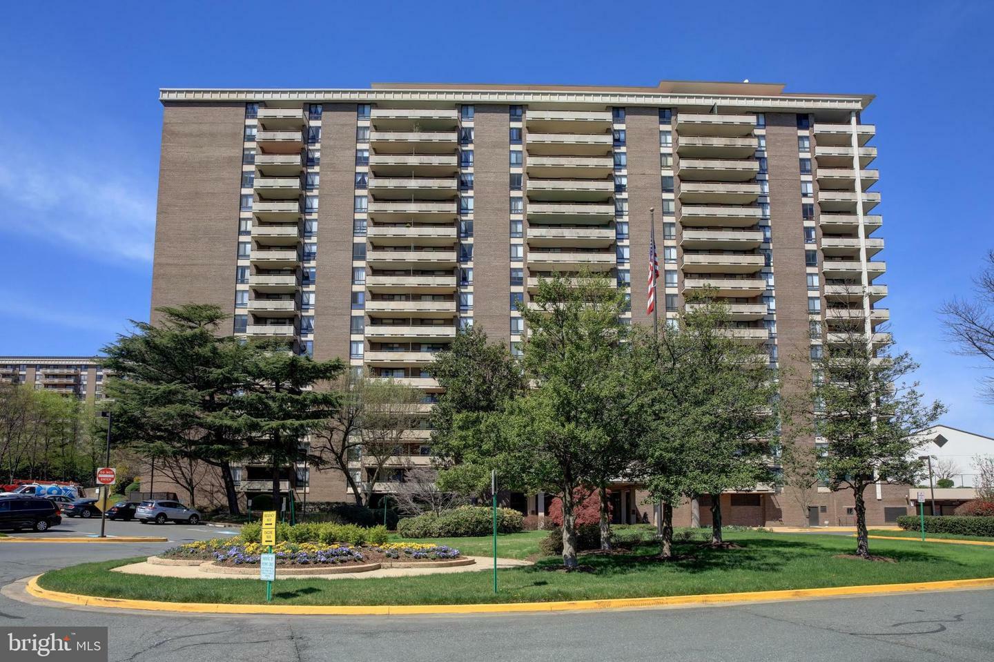 Property Photo: 1800 Old Meadow Rd. 812 VA 22102