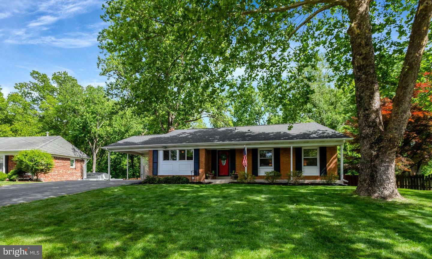 Property Photo: 7631 Kingsbury Road VA 22315