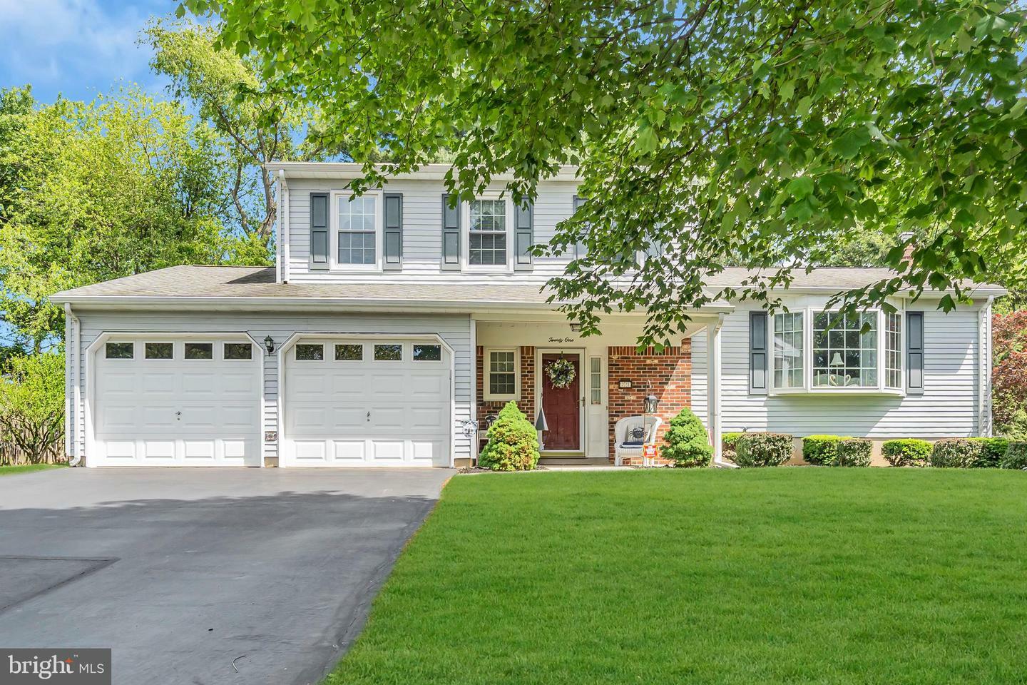 21 Kristin Way  Hamilton NJ 08690 photo