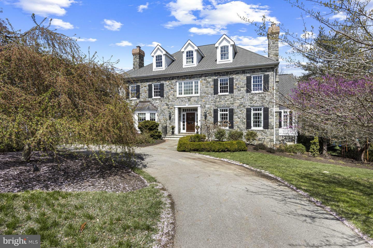 Property Photo: 7 Chaville Way DE 19807