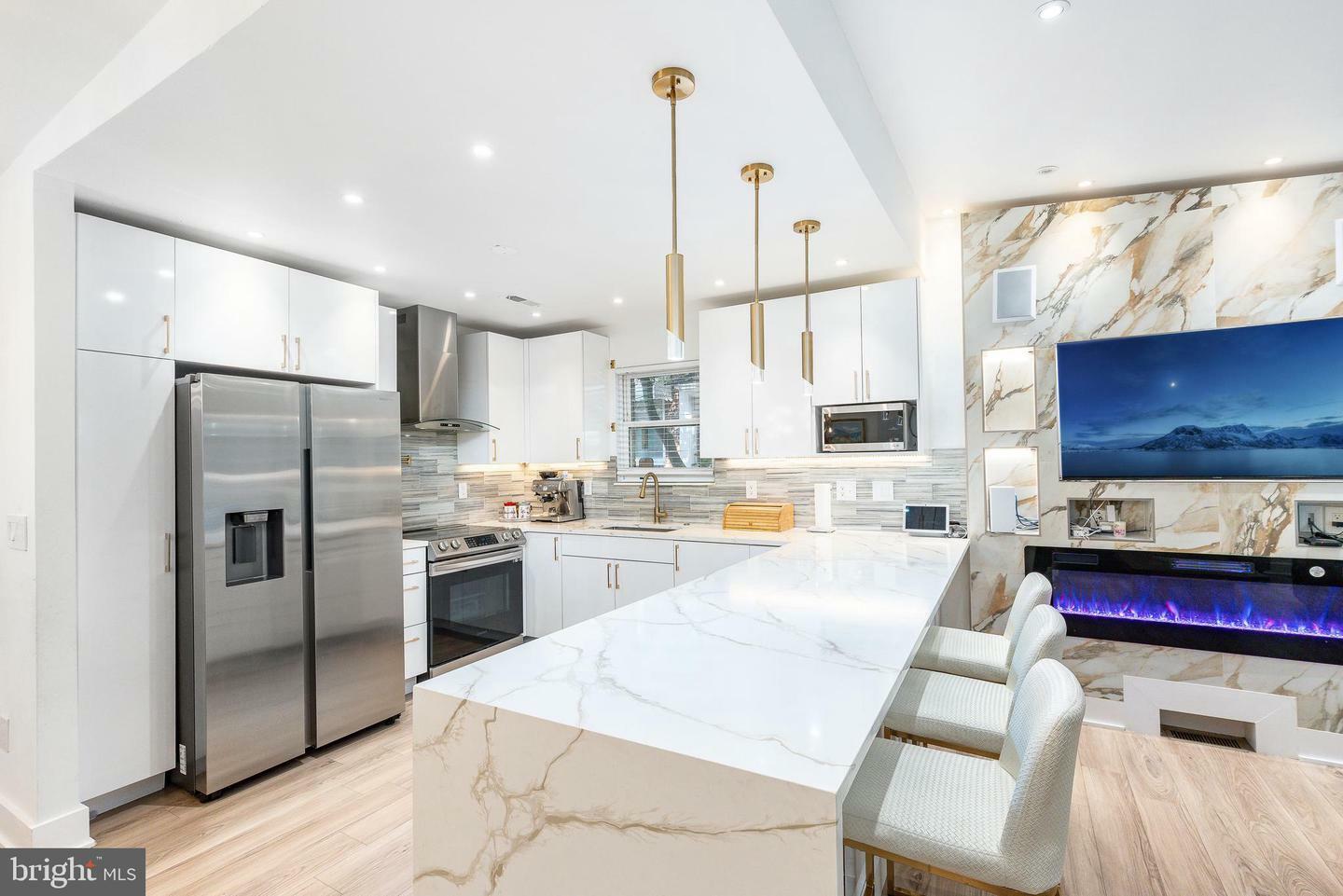 Property Photo: 2332 Borbeck Avenue PA 19152