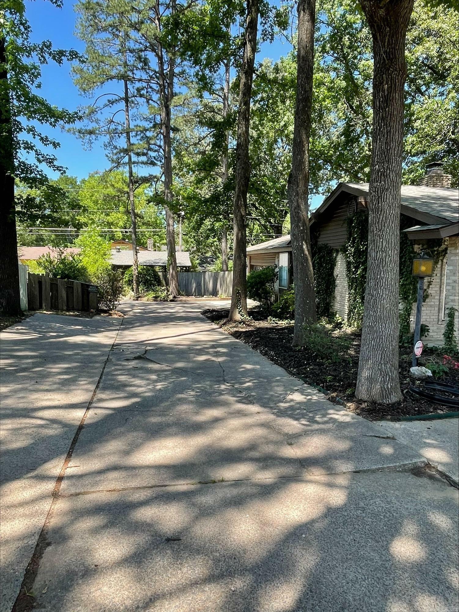 Property Photo: 1210 N Jeff Davis St AR 72076