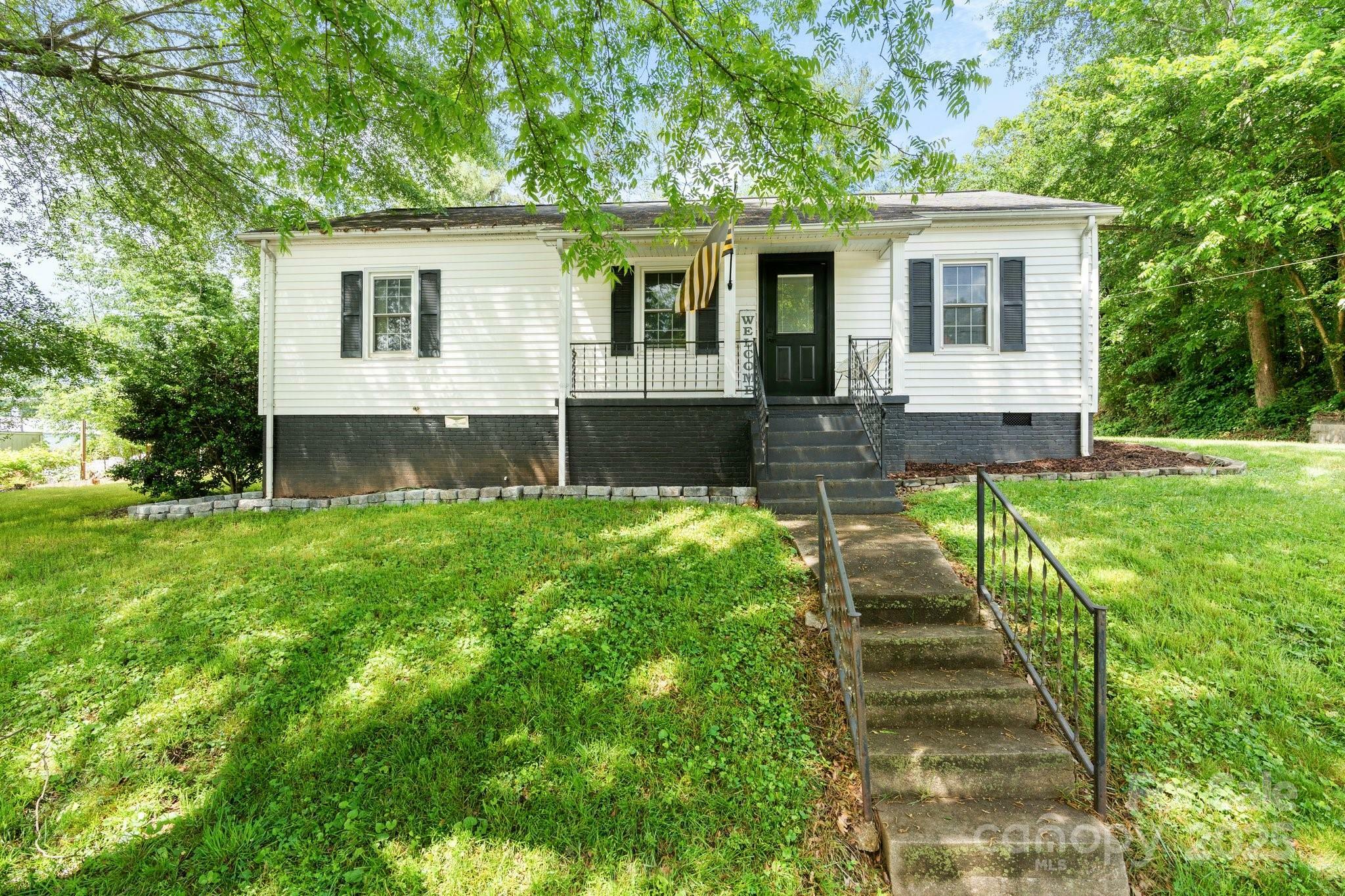 Property Photo: 1211 11th Street NW NC 28601
