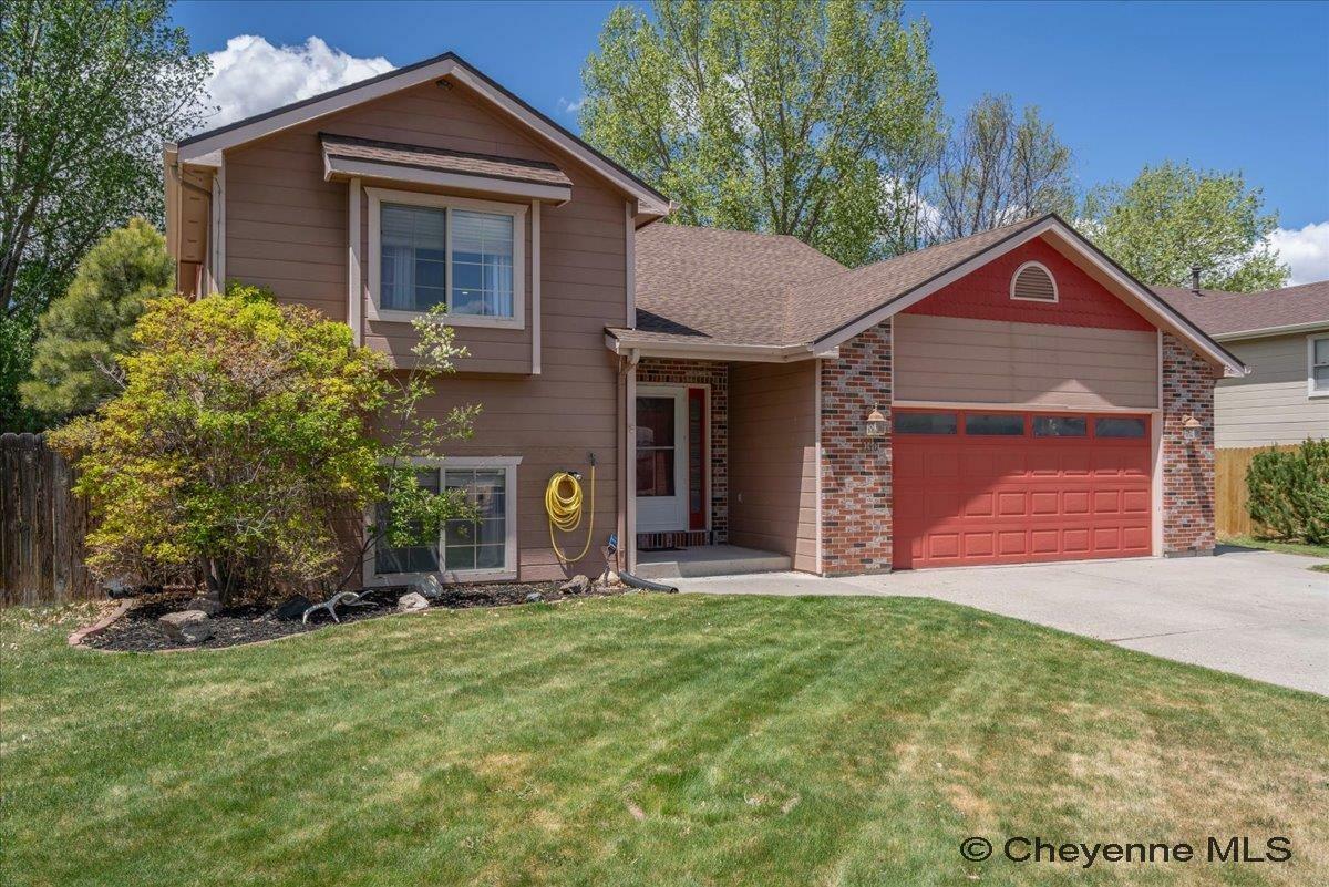 Property Photo: 1110 Colonial Dr WY 82001