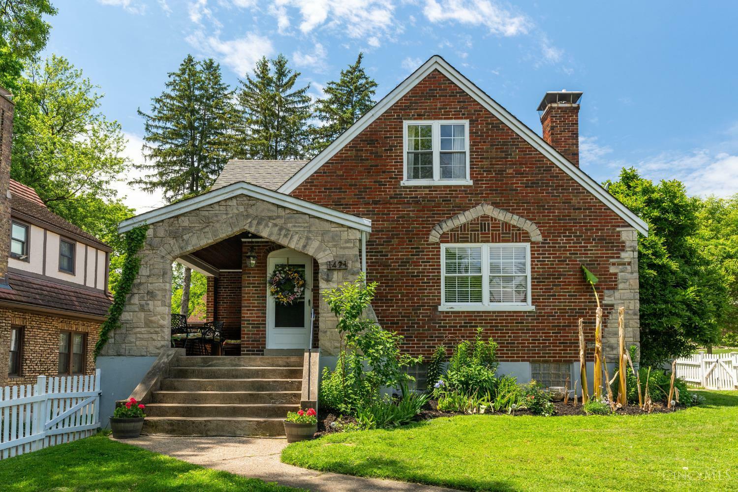 Property Photo: 1421 Covedale Avenue OH 45238