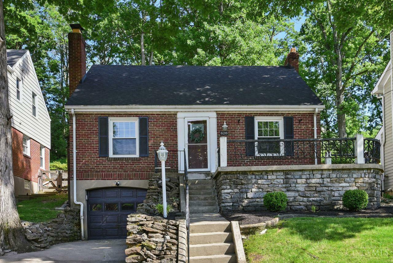 Property Photo: 628 Rushton Road OH 45226