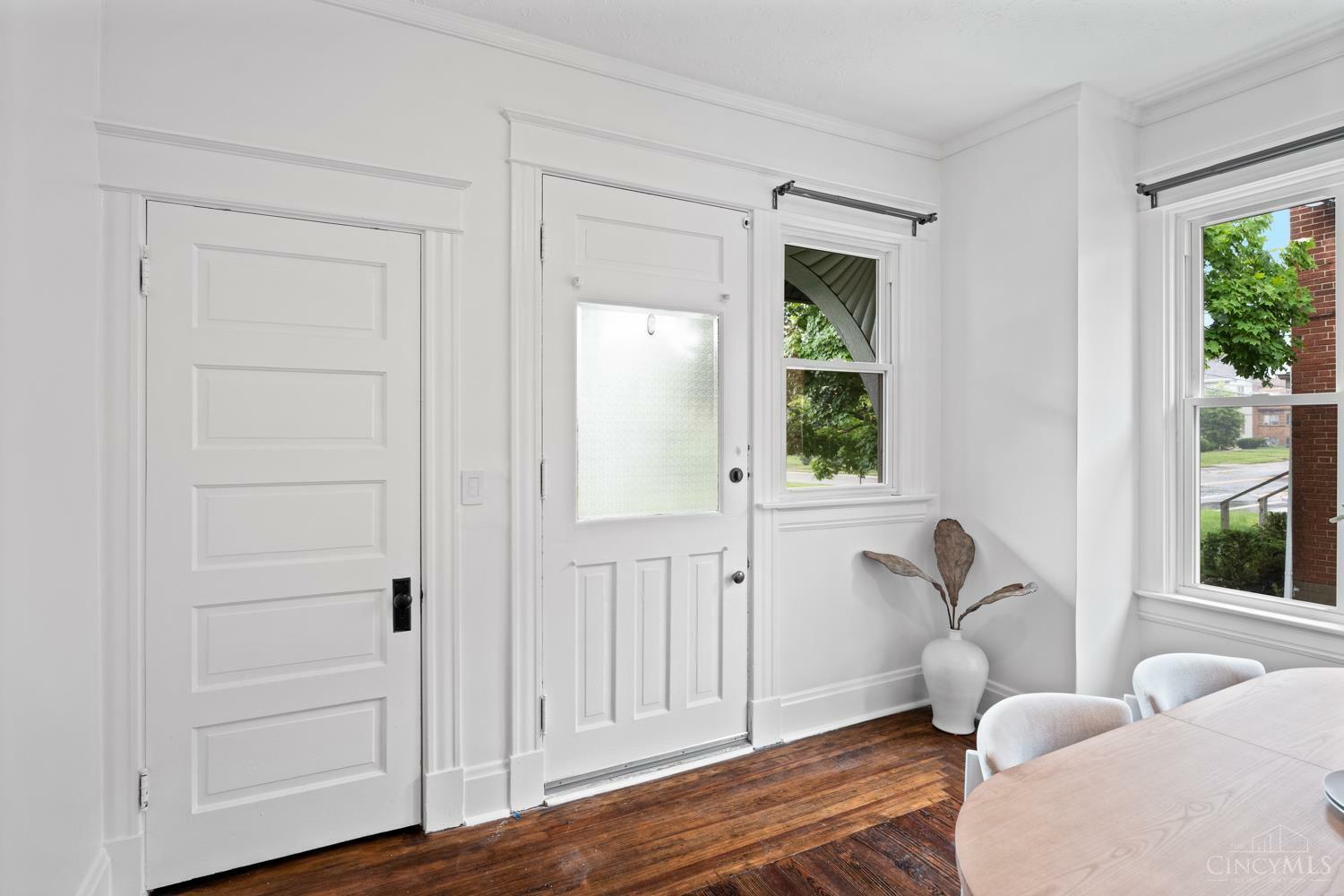 Property Photo: 6816 Plainfield Road OH 45236