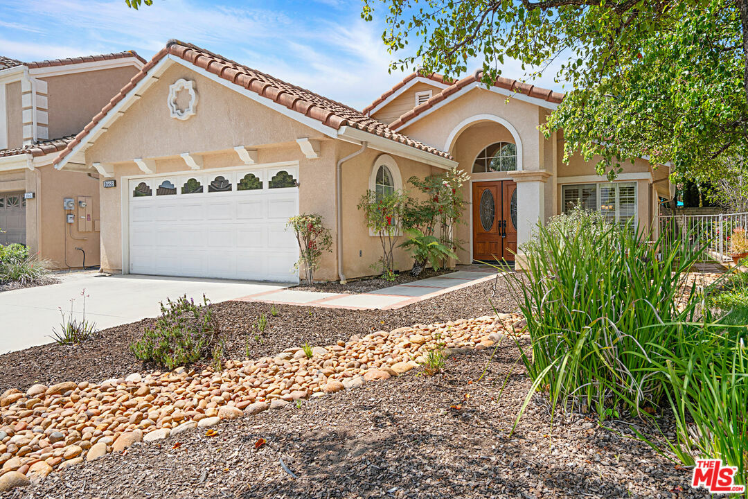 Property Photo: 1668 Fox Springs Cir CA 91320