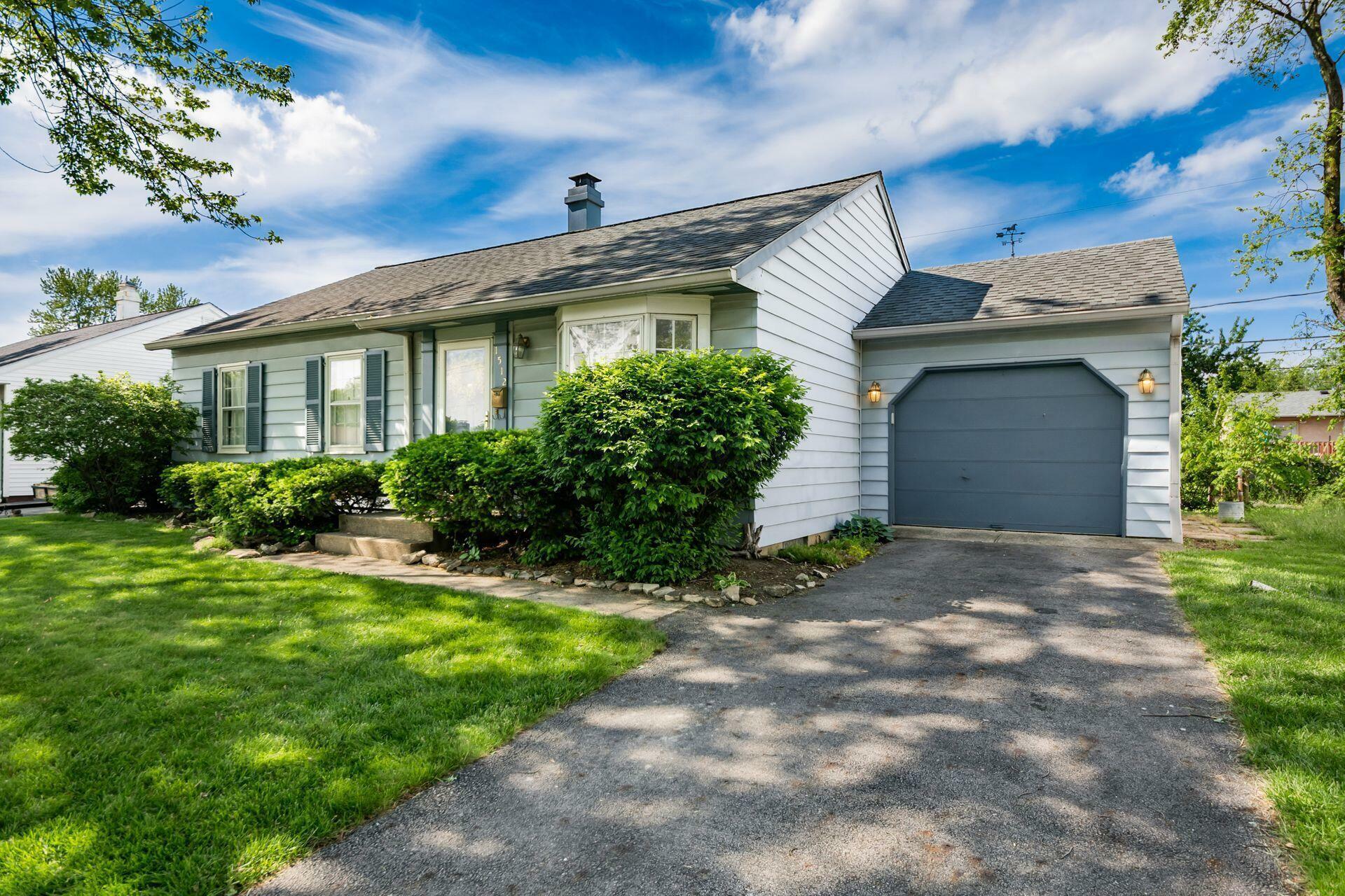 Property Photo: 1512 Shanley Drive OH 43224