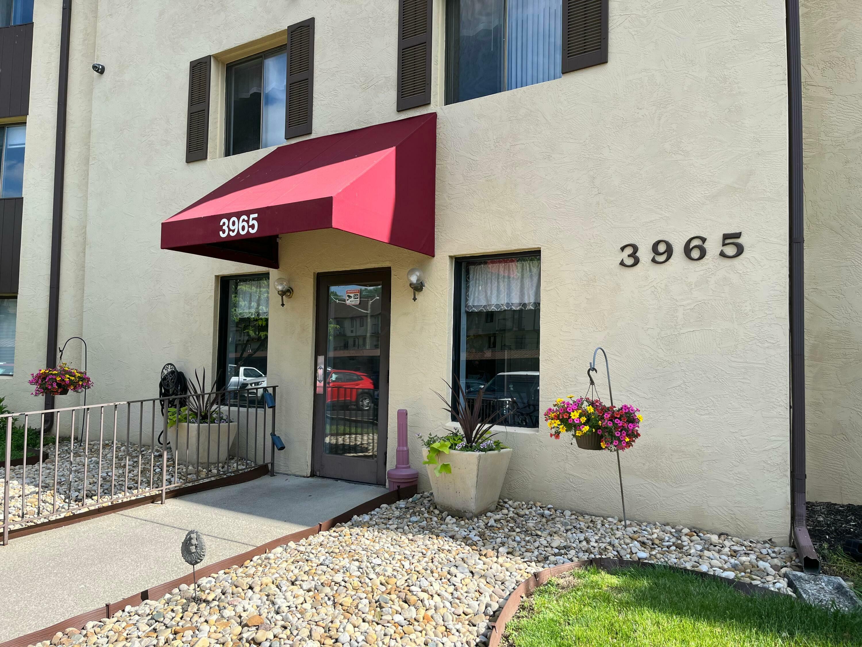 Property Photo: 3965 Karl Road OH 43224