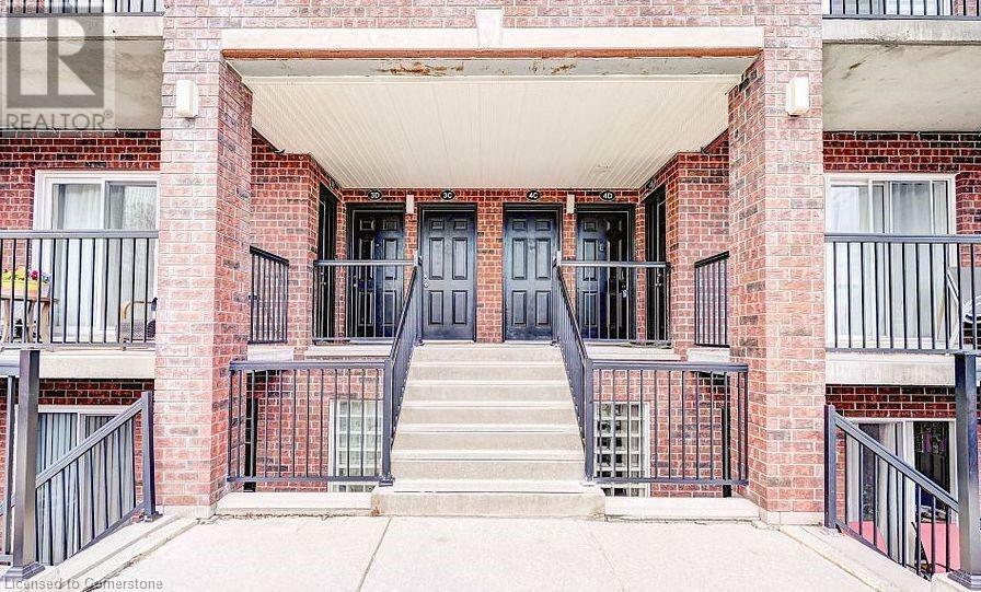Property Photo:  45 Cedarhill Crescent 4D  ON N2E 0A2 