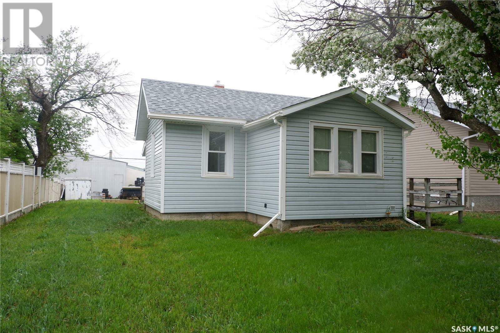 Property Photo: 310 2nd Avenue W SK S0H 0B0