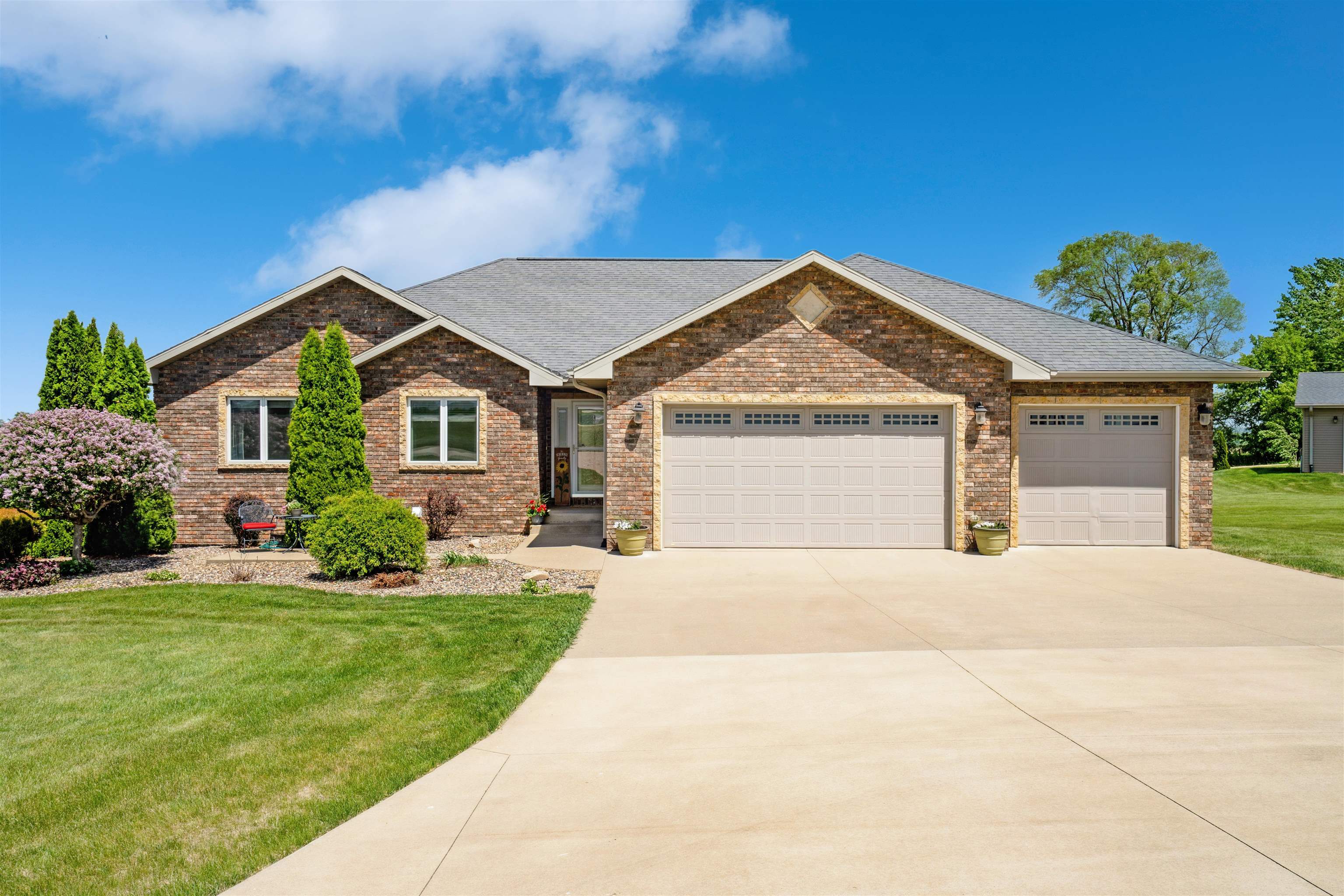 Property Photo: 18910 Teddy Bear Court IA 52002