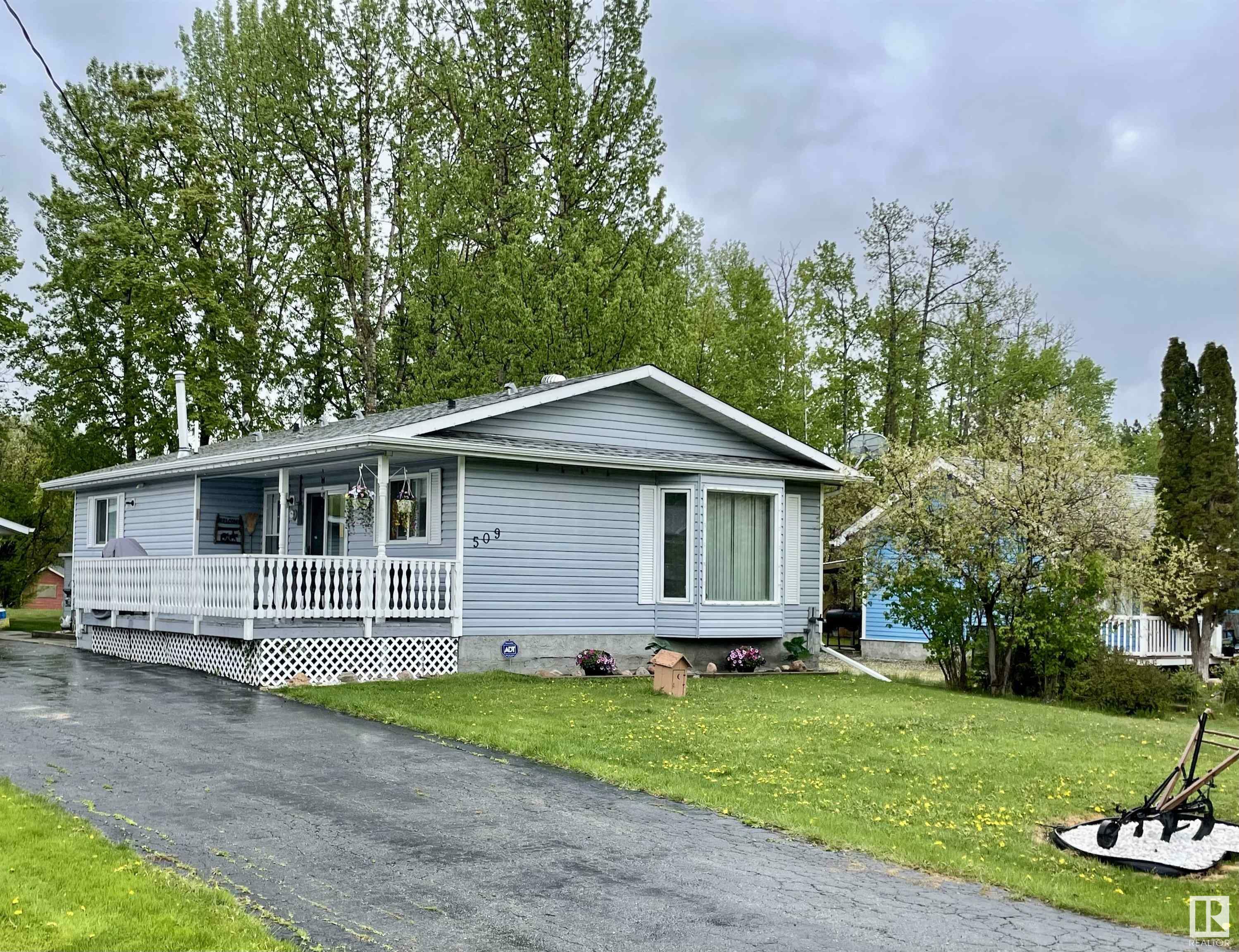 Property Photo: 509 5 Street AB T0E 0A0