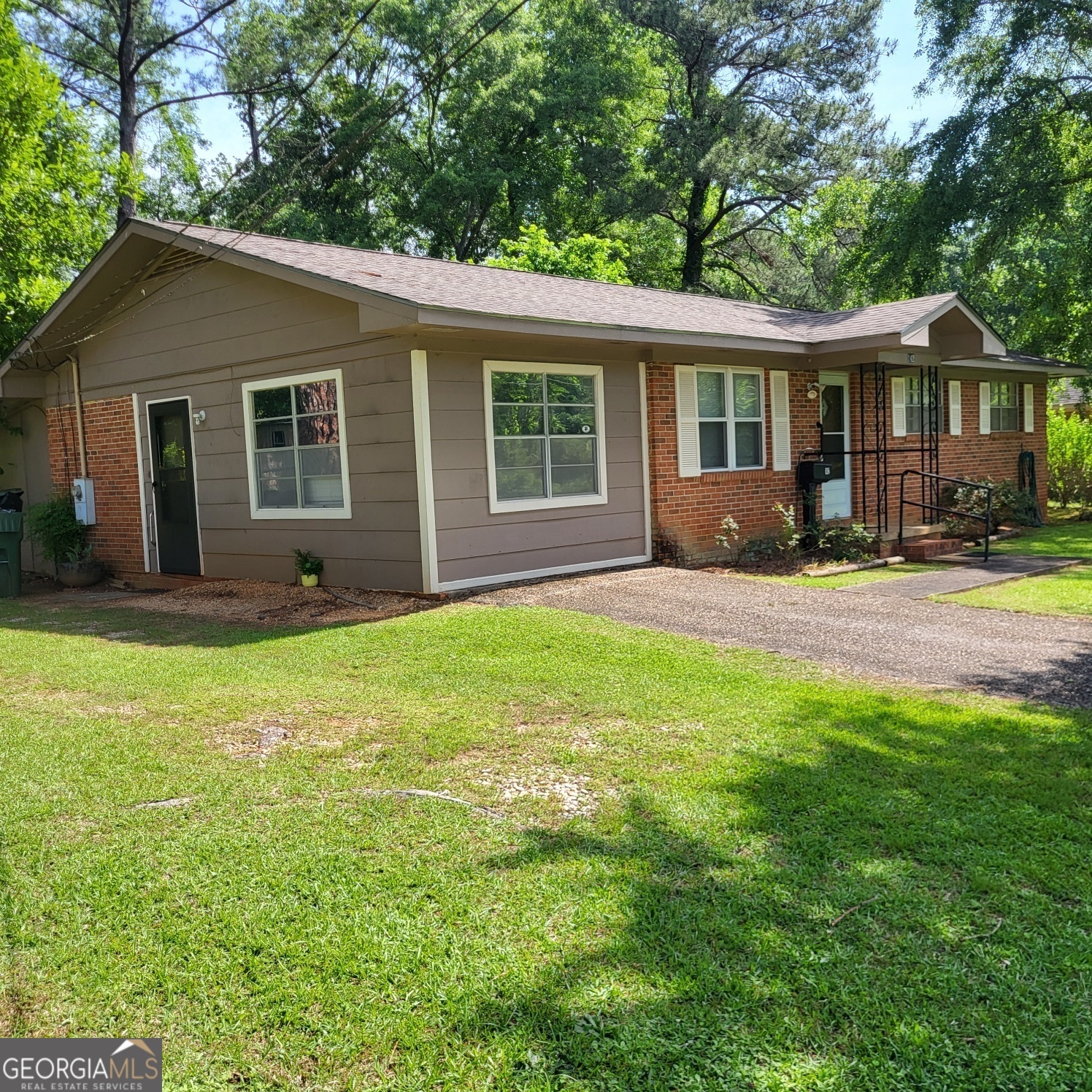 Property Photo: 142 Cleveland Road AL 36854