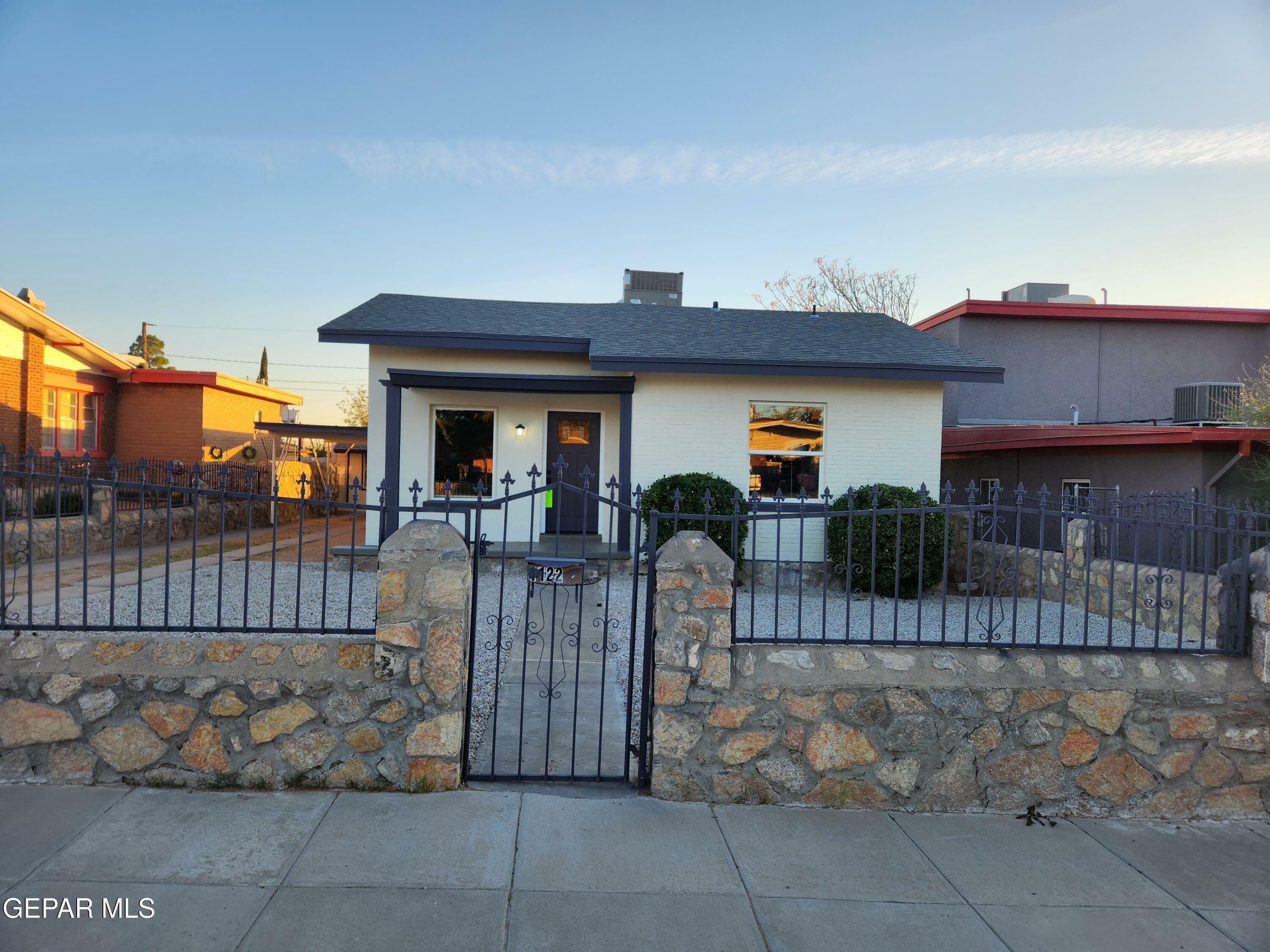 Property Photo: 4122 Cumberland Avenue TX 79903