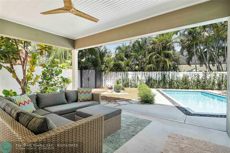 605 N Victoria Park Rd  Fort Lauderdale FL 33304 photo