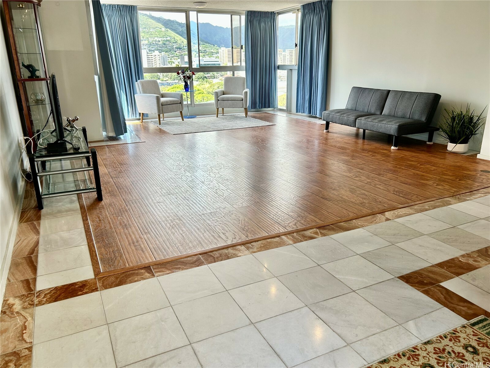 1624 Kanunu Street 1208  Honolulu HI 96814 photo