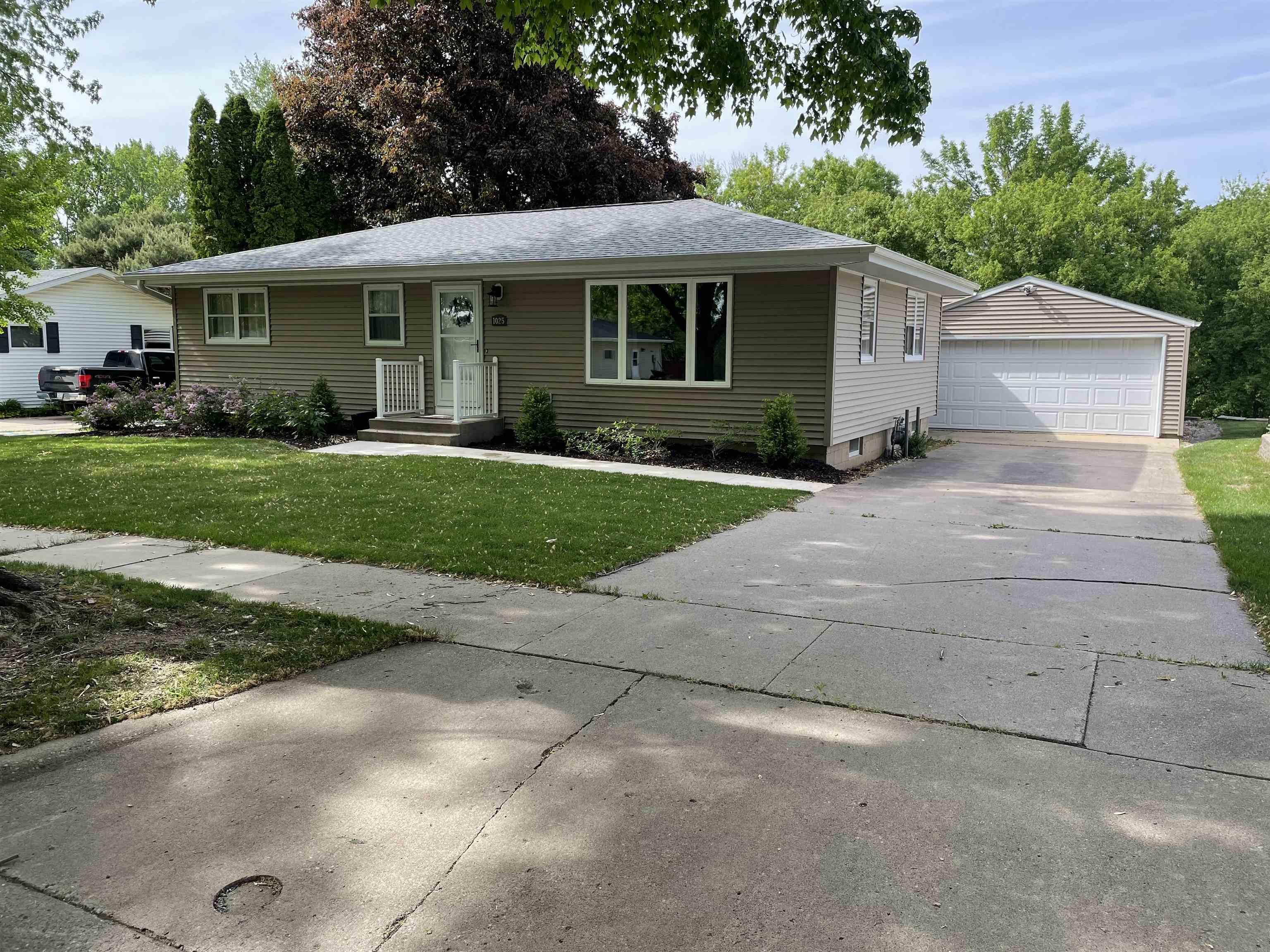 Property Photo: 1025 NE 3rd Avenue IA 50677