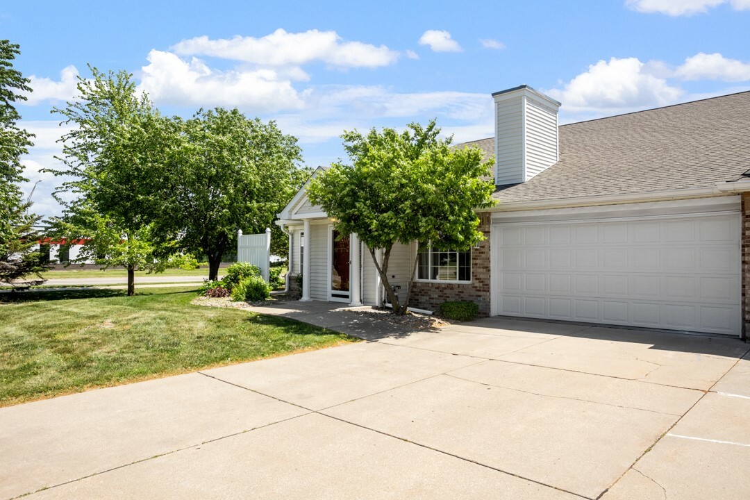 Property Photo:  120 NW Georgetown Boulevard 2  IA 50023 