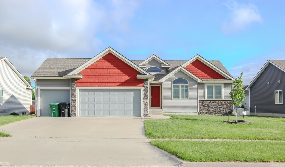 Property Photo: 614 SW 40th Street IA 50023