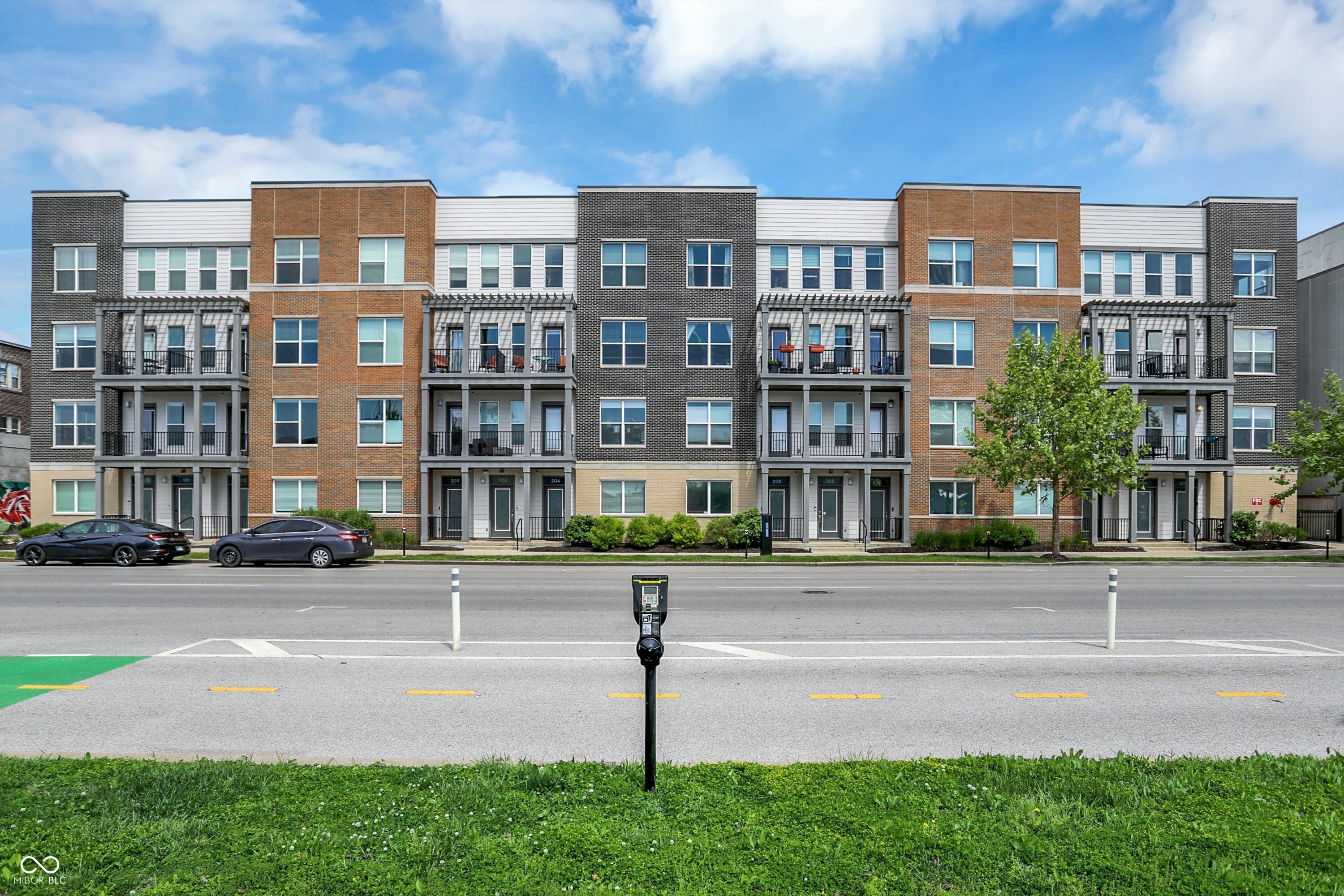 727 N Illinois Street 202  Indianapolis IN 46204 photo