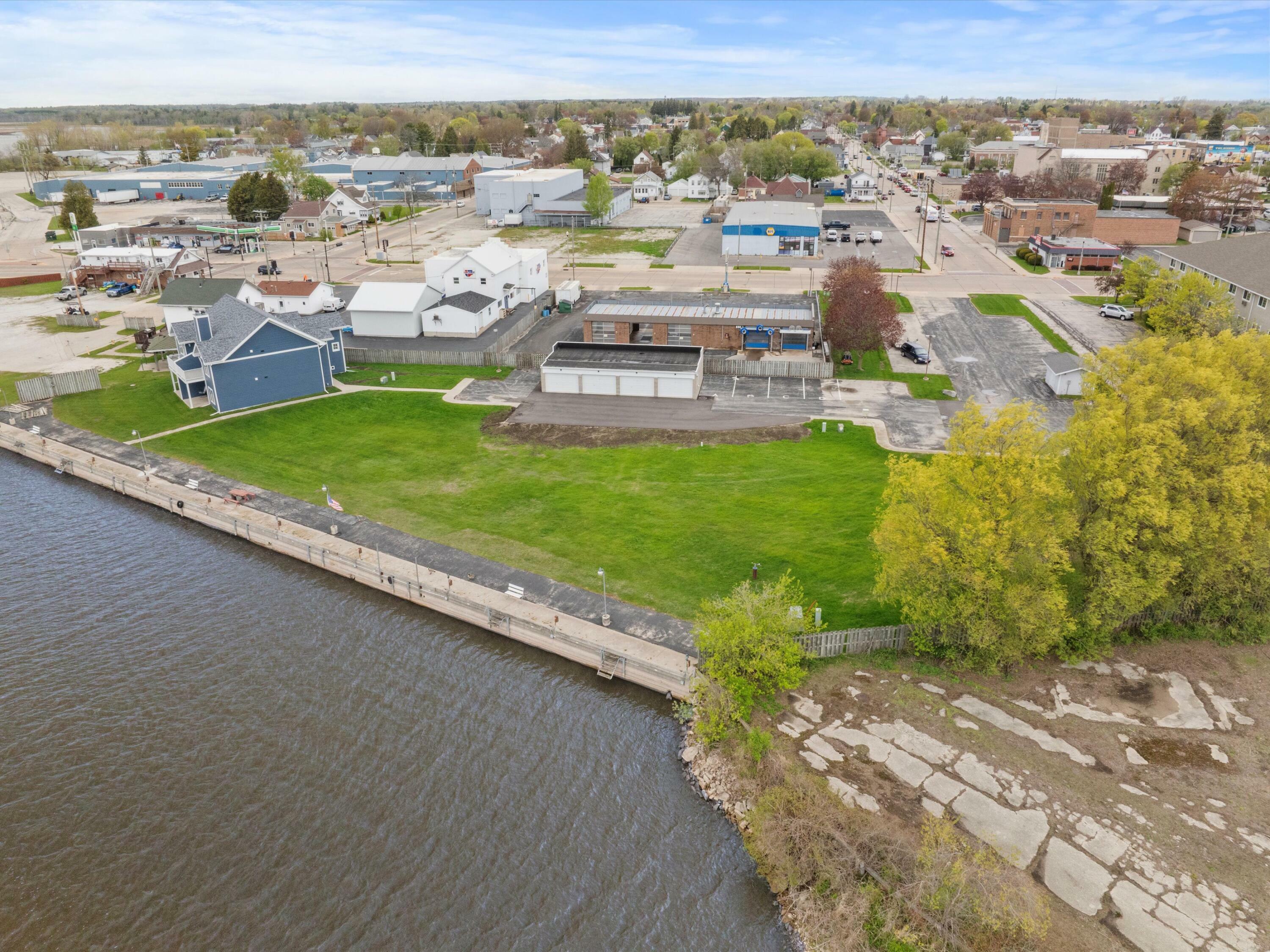 Property Photo:  1609 16th St  WI 54241 