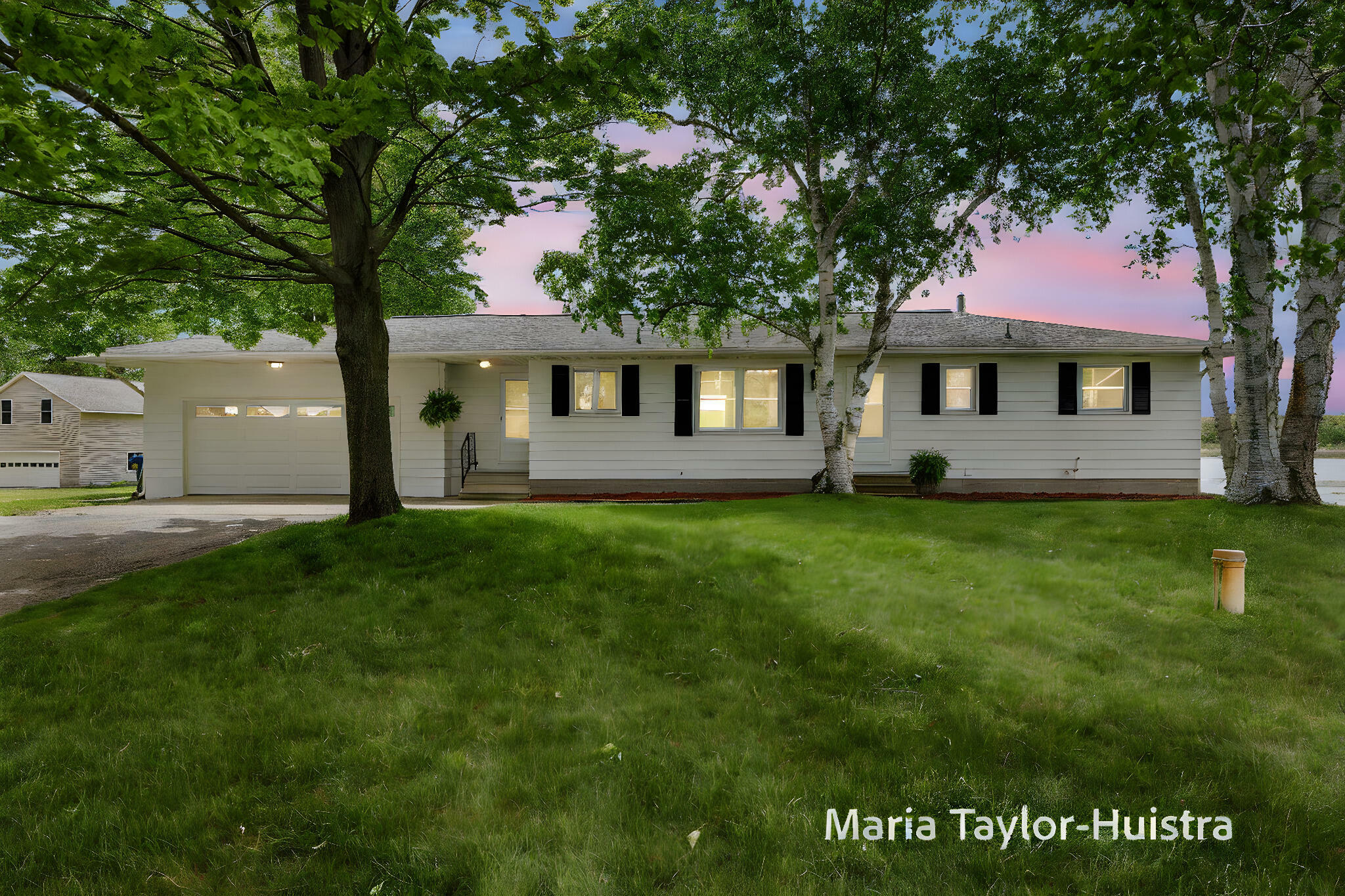 Property Photo: 16040 Robrick Avenue MI 49417