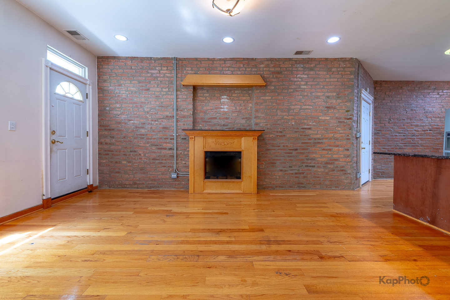 Property Photo: 4137 S Prairie Avenue 3 IL 60653
